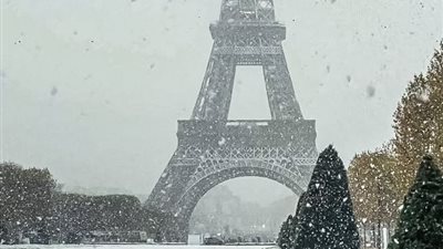 شلل جوي في باريس.. الثلوج تلغي عشرات الرحلات في مطاري ديجول وأورلي