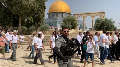 أدوا طقوسا تلمودية.. عشرات المستوطنين يقتحمون المسجد الأقصى