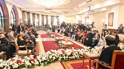 الآباء الأساقفة والكهنة يحتفلون مع قداسة البابا بالعيد 