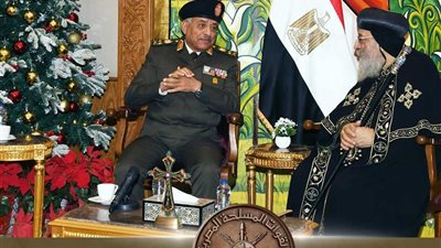 وزير الدفاع يزور المقر البابوي ويهنئ قداسة البابا بالميلاد المجيد 