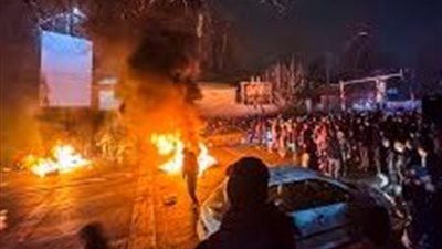بسبب الاحتجاجات.. سقوط عشرات القتلى من الشرطة الإيرانية وهجوم على مباني الإغاثة