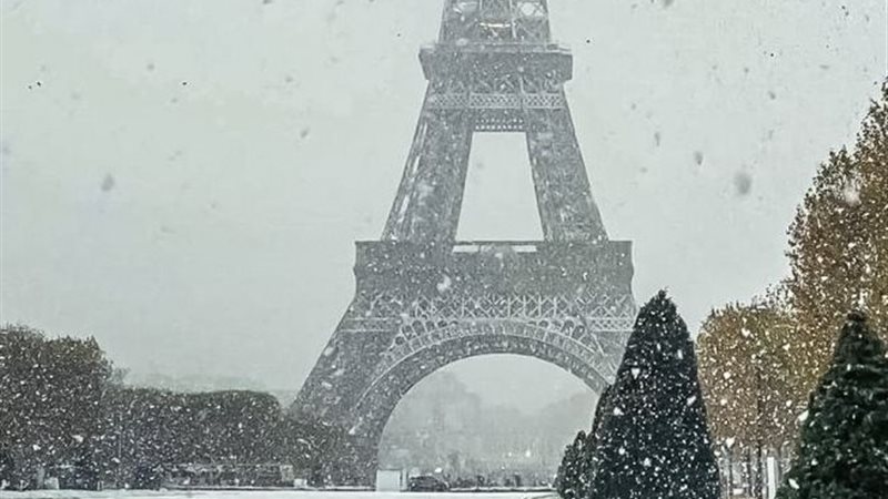 تساقط الثلوج في باريس