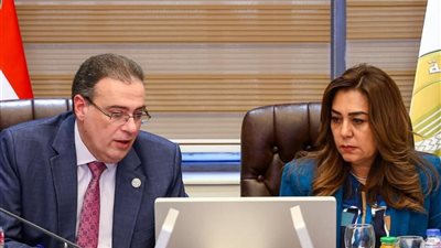 وزيرة التنمية المحلية تبحث مع رئيس الجهاز المركزي للتنظيم والإدارة تحديث الهياكل التنظيمية