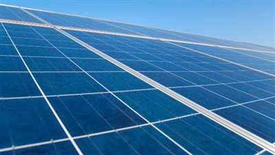 برئاسة مصطفى مدبولي.. افتتاح أكبر مشروع طاقة شمسية بنجع حمادي.. إيه الحكاية؟