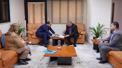رئيس الطائفة الإنجيلية يوقع عقد تخصيص أرض المقر الجديد وبناء كنيسة بالعاصمة الجديدة
