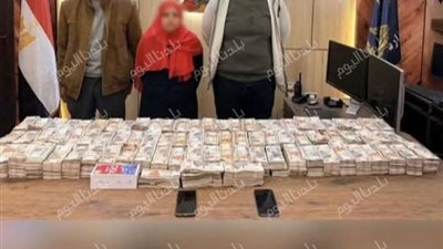 شنطة الـ8 ملايين تختفي في أتوبيس.. ومباحث أول أسيوط تكشف خيانة زملاء العمل وتسترد المبلغ
