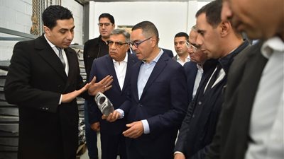وزير الاستثمار يتفقد عدد من المصانع العاملة بميت غمر| صور 
