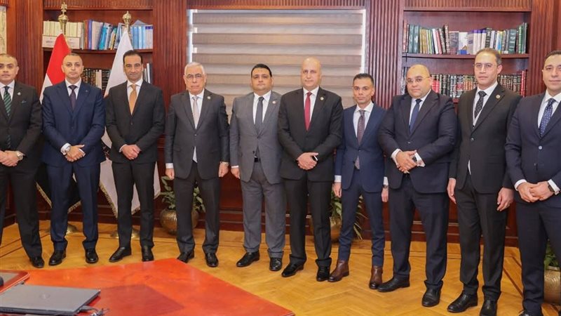 المستشار شوقي مع