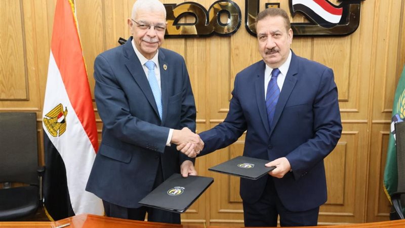 اثناء التوقيع 