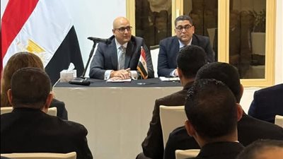 لقاء القنصل المصرى فى الكويت مع أعضاء من الجالية المصرية