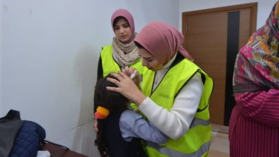 إجراء 12 عملية جراحية لعلاج أمراض العيون لغير القادرين بقرى أسيوط