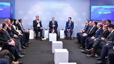 الرئيس السيسي يؤكد على مواصلة تطوير البنية التحتية وتنفيذ الإصلاحات الاقتصادية والهيكلية 