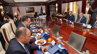 الفريق أسامة ربيع: مؤشرات إيجابية تبشر بتعافي حركة الملاحة بالقناة خلال الفترة المُقبلة