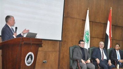 عميد تجارة عين شمس: رعاية المواهب الطلابية ركيزة أساسية لبناء جيل قيادي