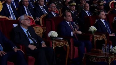 السيسي يدعو أبناء الشهداء لمعايشة العمل الشرطي.. ويؤكد أهمية ربط مؤسسات الدولة بالشعب