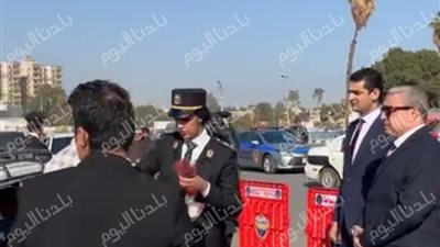 شرطة أسيوط تشارك المواطنين احتفالاتهم في أجواء من الود والتلاحم