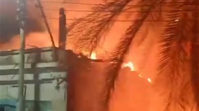 حريق هائل بالقرب من كشك كهرباء بجوار السكة الحديد بمدينة منوف 