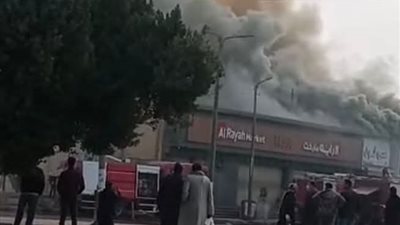الحماية المدنية تسيطر على حريق كافيه بكورنيش المنيا.. والنيابة تبحث عن السبب