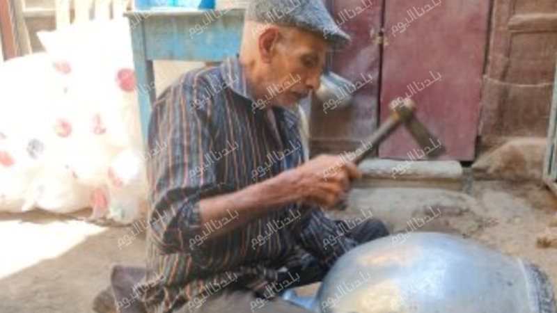 عم احمد اقدم واحد