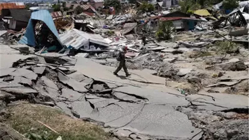 انهيار أرضي في جاوة