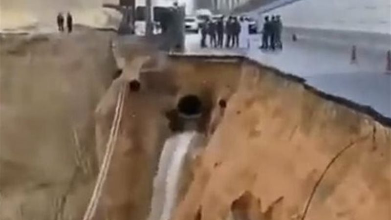 انهيار شارع في الرياض