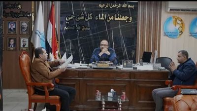 مياه سوهاج تبحث موقف مشروعات مياه الشرب والصرف الصحي مع معاون وزيرالإسكان