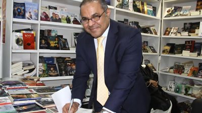 بعد ندوة نقدية حاشدة بنادي القصة تدشين وردة الحياة لسعود الشمري في معرض القاهرة الدولي للكتاب