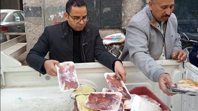 تحرير 80 محضرًا خلال حملات تموينية مكبرة بمراكز أسيوط 