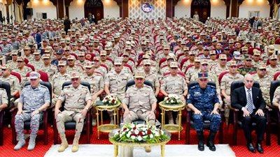 القائد العام للقوات المسلحة يؤكد رفع درجة الاستعداد القتالي والوعي بالتحديات