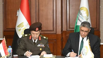 القوات المسلحة ومحافظة الجيزة يوقعان عقد تفعيل خدمات الشبكة الوطنية للطوارئ