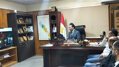 وكيل صحة سوهاج يعقد اجتماعًا موسعًا مع مديري الإدارات الصحية عبر الكونفرانس