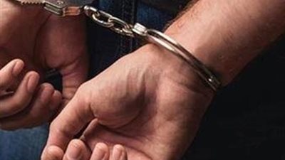 القبض على طالب لنشر فيديو لبعض الأشخاص.. والسبب مثير