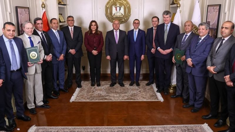 الوزراء والمحافظين