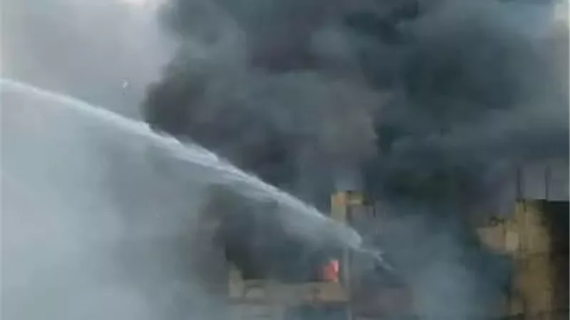 حريق هائل بمنشأة