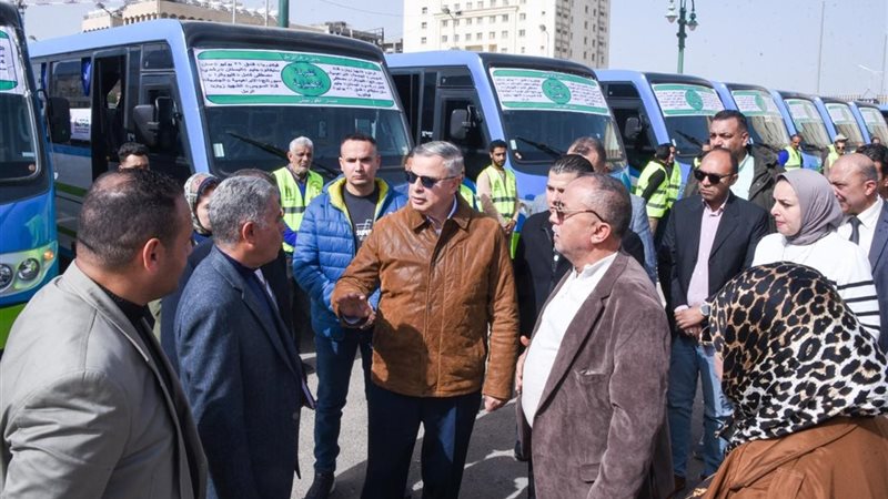 جانب من استلام الاتوبيسات