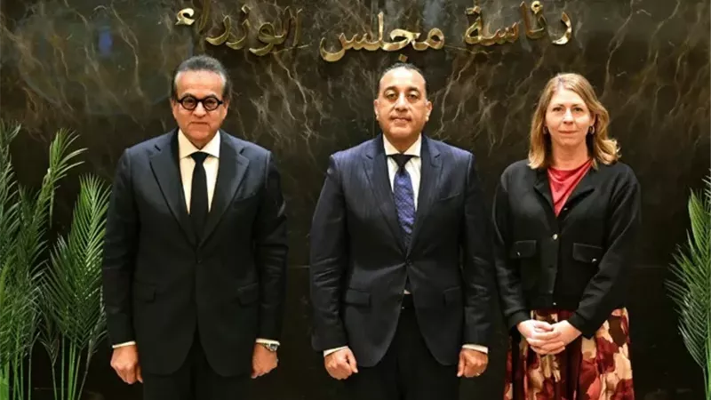 مصطفى مدبولي يتوسط