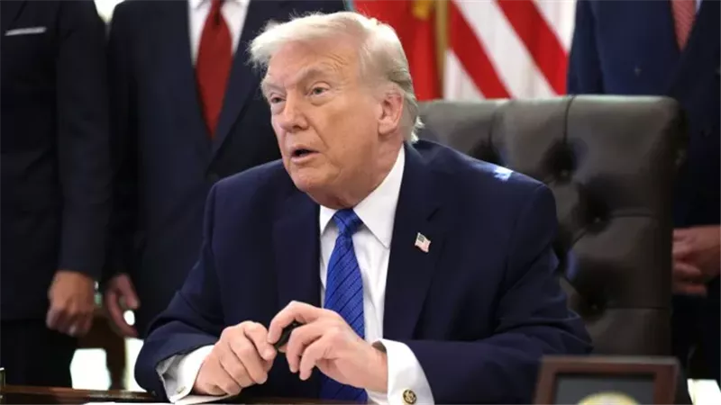 الرئيس الأمريكي دونالد