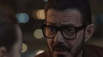 خطة ذكية للهروب من المراقبة.. أحمد زاهر وابنته يواجهان الهاكر في الحلقة 24 من 