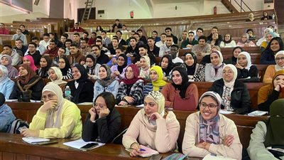 رئيس جامعة القاهرة يتفقد عددًا من الكليات للاطمئنان على انتظام الدراسة 