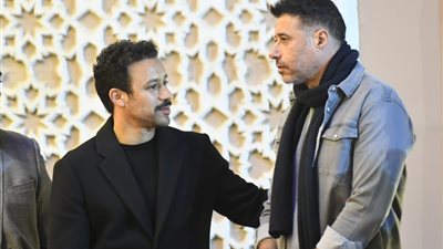 نجوم الفن يواسون علا رشدي في عزاء والدها بمسجد الشرطة