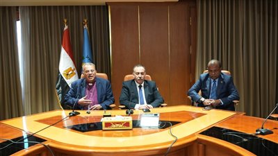 محافظ أسيوط يطلق حزمة مبادرات تنموية لبناء الإنسان وتعزيز الشراكة المجتمعية