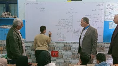 وكيل تعليم أسيوط يتفقد 8 مدارس بالبدارى ويشارك الطلاب طابور الصباح