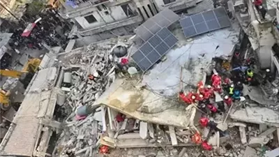 كارثة في طرابلس لبنان.. انهيار مبنى سكني يخلف ضحايا ومفقودين تحت الأنقاض