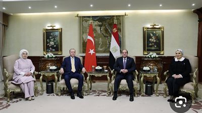 لقطات من مراسم الاستقبال الرسمية.. السيسي وقرينته يرحبان بأردوغان وزوجته في قصر الاتحادية