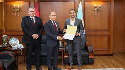 رئيس جامعة كفر الشيخ يشيد بتميزأساتذة قسم القلب بكلية الطب ودورهم الوطني في دعم المبادرات الصحية 