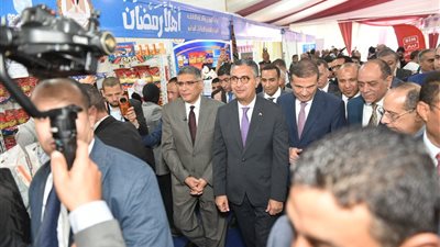 وزيرا التموين والزراعة ومحافظ الجيزة يفتتحون 25 معرض وشادر 