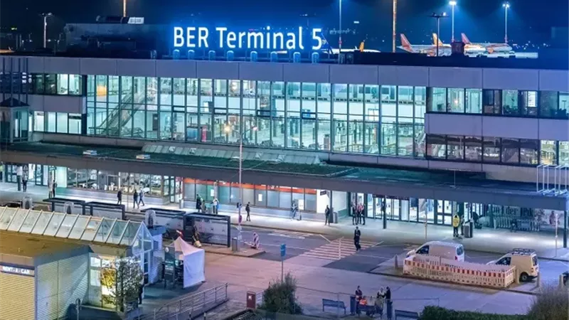 مطار برلين