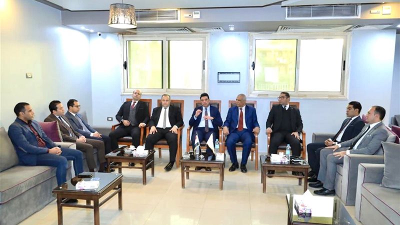 نائب المحافظ برفقة