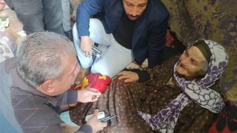 السيدة المسنة المعتدي