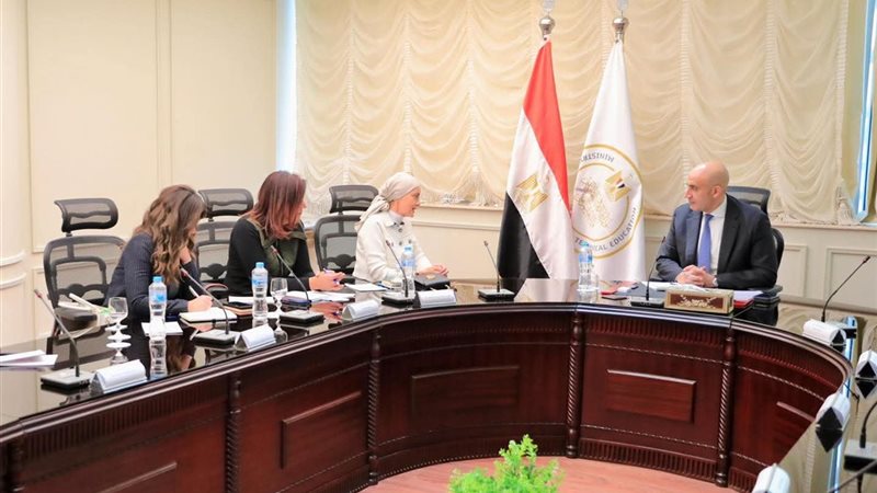 اجتماع وزير التربية